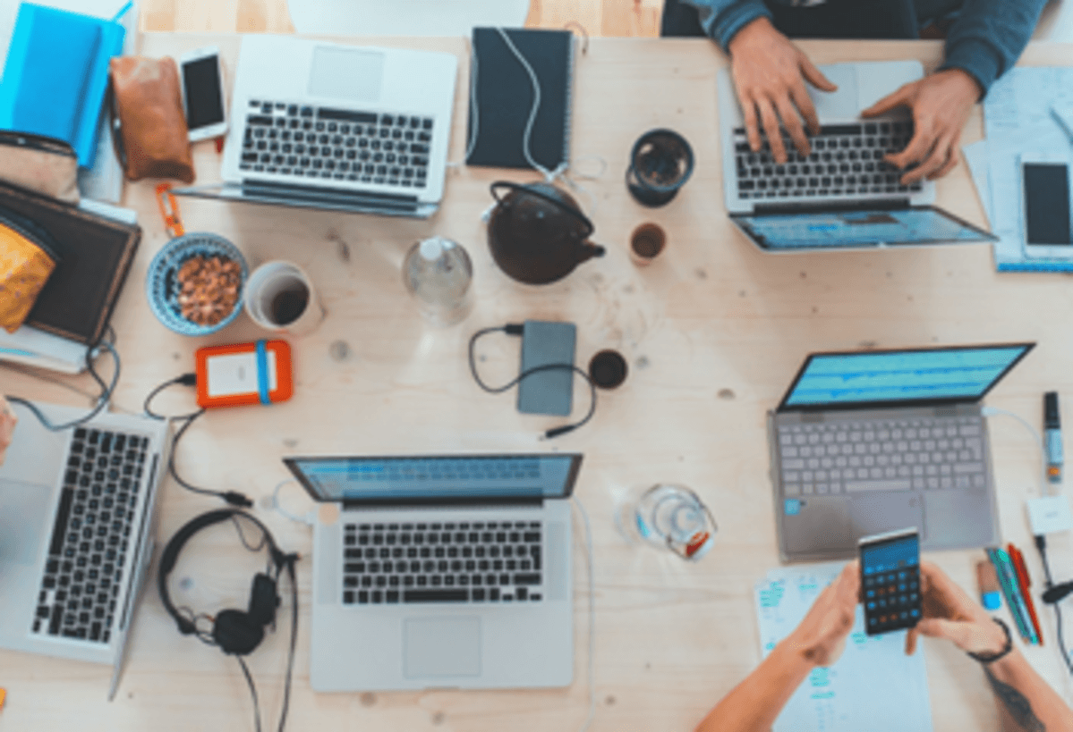 Com_Digital and mobile HR services key to unlock both employees’ and employers’ needs.199x799_1.png